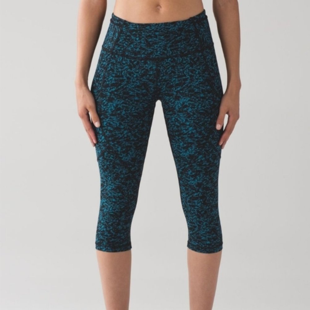 Lululemon Outrun Crop Iced Wave Capri Black 10